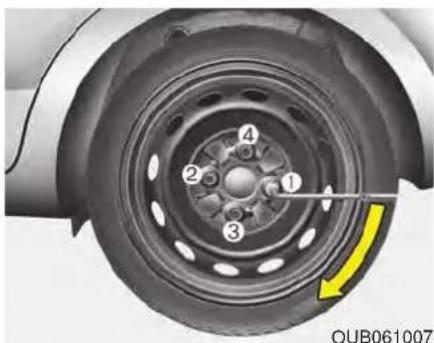KIA Rio (2016) - WARNING - Installing a wheel - 1