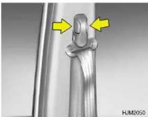 HYUNDAI Tucson (2006) - RÉGLAGE DE LA HAUTEUR DU BAUDRIER DU SIÈGE AVANT - 1