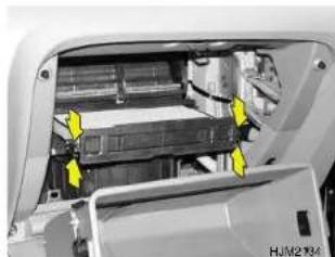 HYUNDAI Tucson (2006) - CHANGEMENT DU FILTRE DE LA CLIMATISATION - 3