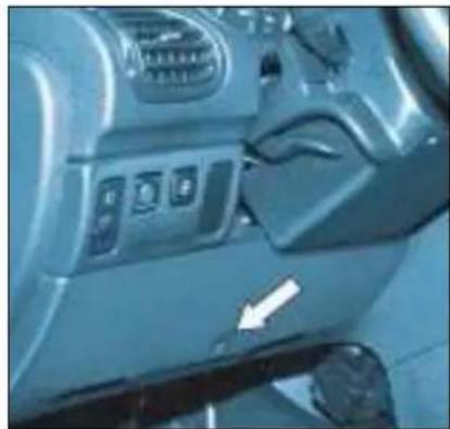 PEUGEOT 206 (2002) - CHANGER UN FUSIBLE - 1
