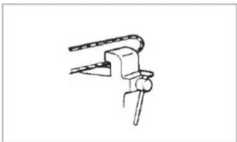 Simple line drawing of a mechanical clamp or bracket (no text or symbols)