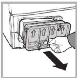 INDESIT IDCA 835 b - Kondensatoreinheit - Es ist notwendig, die Flusen auf dem Kondensator jeden Monat zu entfernen. - 2