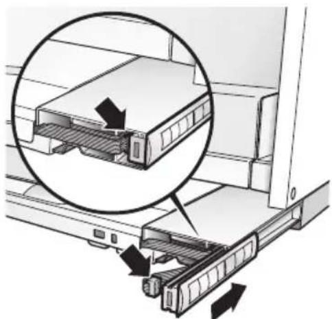SIEMENS LI49630 - El cuadro de mandos de la campana se puede desplazar de la posición central sobre el cajón de filtro extraíble al lado derecho o izquierdo. - 2