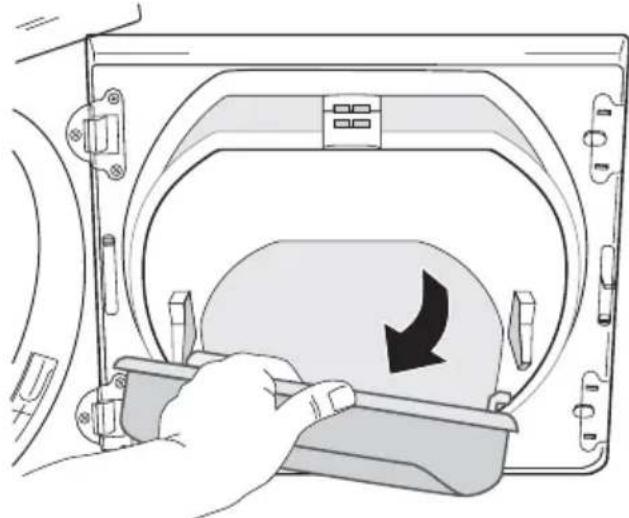 ELECTROLUX EDH97950W - Maak het gebied rond het filter schoon. - 1
