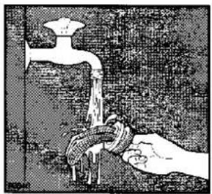 Illustration d'une main versant un liquide d'un robinet dans un tuyau (sans texte ni symbole).