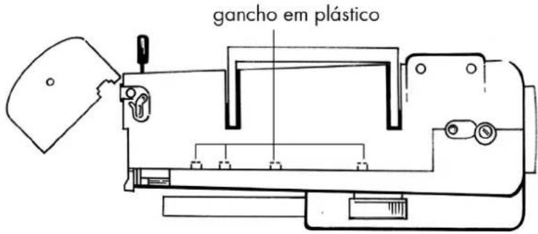 gancho em plástico