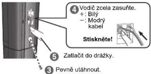 4 Vodič zcela zasuňte. +: Bílý -: Modrý kabel Stiskněte! 5 Zatlačit do drážky. 3 Pevně utáhnout.