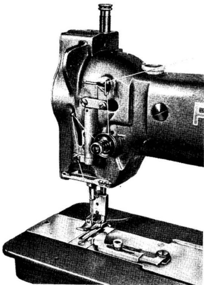 Illustration détaillée en noir et blanc d'une machine à coudre vintage (sans texte ni étiquettes visibles).