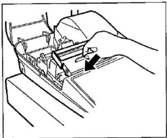 Dessin au trait d'une main actionnant un dispositif mécanique avec une flèche noire indiquant la poignée (aucun texte ni symbole présent)
