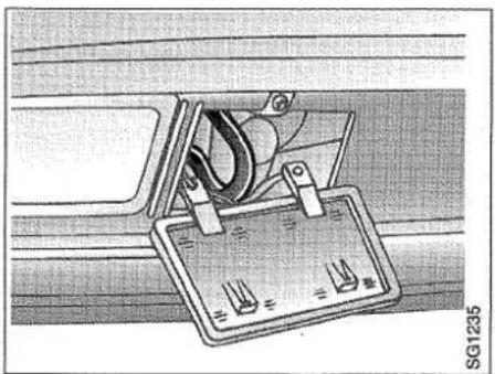 SAAB 9000 (1998) - Driving with the luggage compartment door open - 1