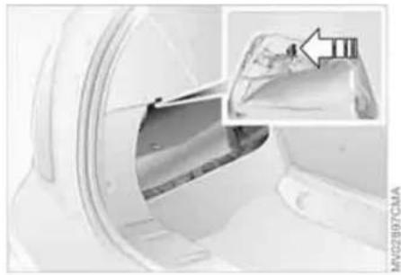 Medical imaging of a scanner with an inset showing a device and a hand holding the scanner (no visible text or symbols)