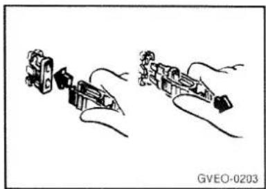 HYUNDAI Galloper II (1997) - Changing a fuse - 3