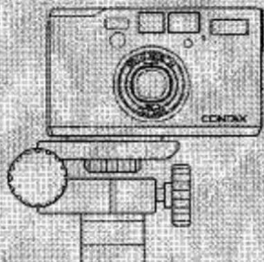 Dessin technique au trait d'un appareil photo vintage avec objectif et viseur (aucun texte ou symbole)
