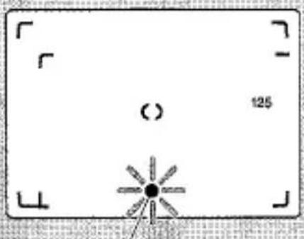 Schéma simple avec une forme centrale en forme d'étoile et des repères dans les coins, sans texte ni symboles.