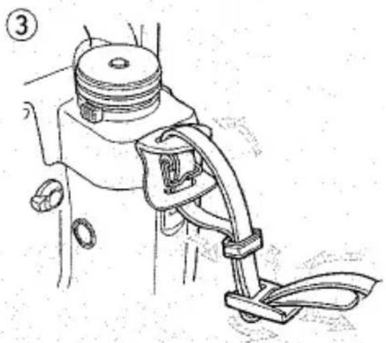 Dessin technique au trait d'un dispositif mécanique avec pinces et engrenages fixés (sans texte ni symbole).