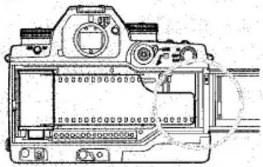 Dessin technique d'un boîtier d'appareil photo reflex numérique sans texte ni symboles visibles