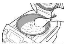 Zojirushi NP-RY05 - 保温中のご飯をほぐし、平らにならす - 1
