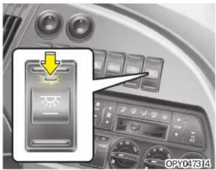 Car infotainment panel with Chinese UI element and control buttons, highlighting a warning symbol