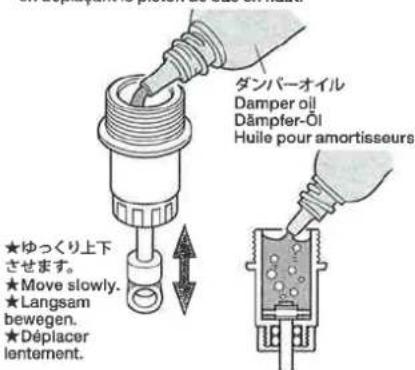 ダンパーオイル Damper oil Dämpfer-Öl Huile pour amortisseurs ★ゆっくり上下 させます。 ★Move slowly. ★Langsam bewegen. ★Déplacer lentement.