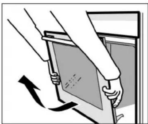 Illustration de mains installant ou ajustant un panneau d'appareil avec une flèche indiquant une rotation (sans texte ni symboles)