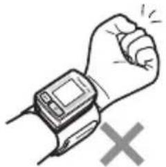 Illustration d'une main tenant une montre-bracelet avec un symbole de croix en dessous (aucun texte ni symbole présent)