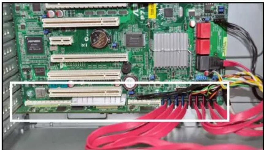 ASUS TS300-E6/PS4 - 安装第二组硬盘抽取架模块(选购) - 8