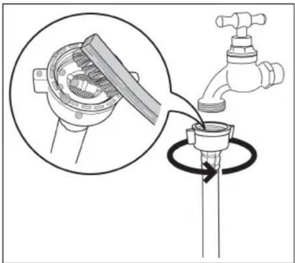 ELECTROLUX EWF8025EQWA - Để vệ sinh bộ lọc nạp nước: - 1