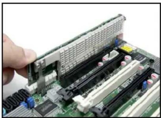 ASUS TS700-E7/RS8 - 安裝華碩 PIKE RAID 控制卡 - 2