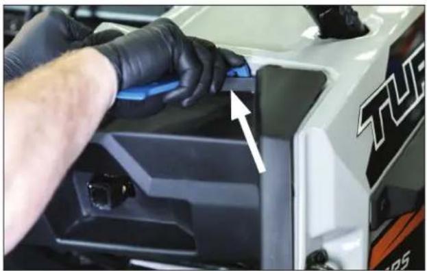 MB QUART MBQR-STG5-RC1 - STEP 6 – REMOVE DASH FASCIA HARDWARE - 1