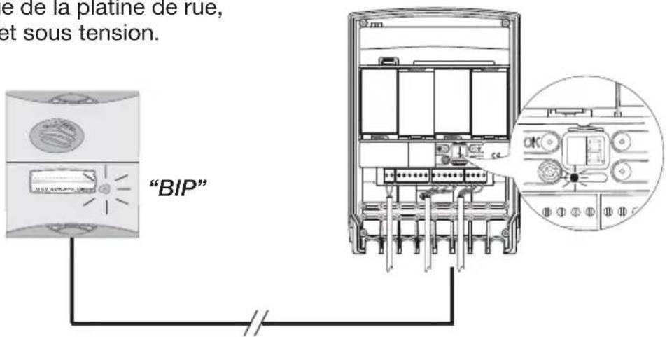 e de la platine de rue, et sous tension. "BIP"