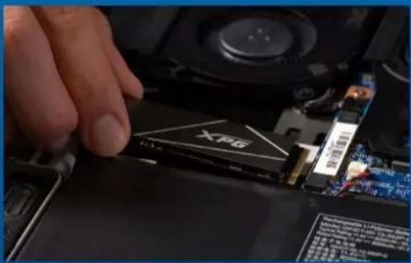 ADATA LEGEND 900 - 2.НАЙДИТЕ СЛОТ РСІЕМ.2И ПРОВЕРЬТЕ НАЛИЧИЕ В НЕМ ВИНТОВ - 1