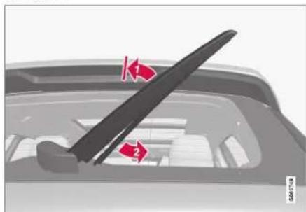 VOLVO XC40 Twin Engine (2020) - Replacing the wiper blade, rear window - 1
