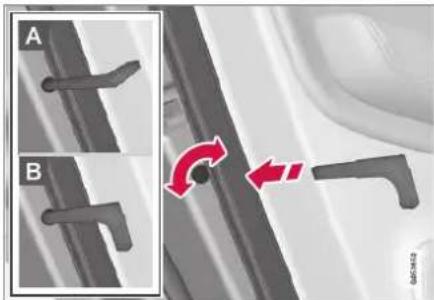 VOLVO XC40 Twin Engine (2020) - Activating and deactivating child safety locks - 1