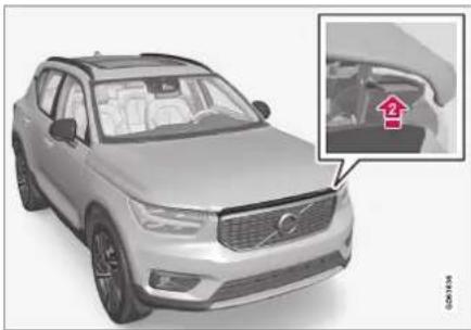 VOLVO XC40 Twin Engine (2020) - Opening and closing the bonnet - 3