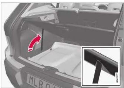 VOLVO XC40 Twin Engine (2020) - Folding up the cargo area floor - 1