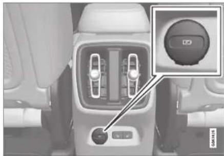 VOLVO XC40 Twin Engine (2020) - Connecting a device via USB port - 2