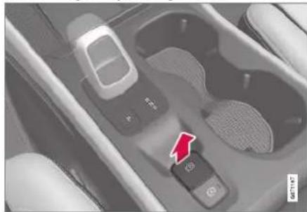 VOLVO XC40 Twin Engine (2020) - Activating and deactivating the parking brake - 1