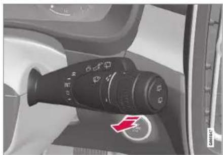 VOLVO XC40 Twin Engine (2020) - Starting windscreen and headlamp washers - 1