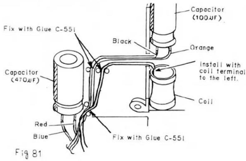 Condensateur (100 μF) ; Noir ; Orange ; Installer avec la borne de la bobine à gauche. ; Bobine ; Fixer avec de la colle C-55l ; Fixer avec de la colle C-55l ; Condensateur (470 μF) ; Rouge ; Bleu ; Figure 81