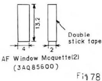 13,2 4 2 Ruban adhésif double face Moquette de fenêtre AF (2) (3AQ85600) Fig. 78