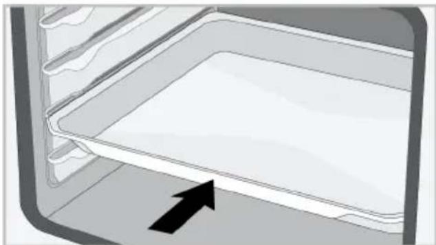 Diagram of a kitchen oven with a black arrow pointing to the interior panel (no text or symbols)