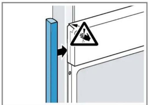 BOSCH CMA583MB1F - Gerät einbauen bei grifflosen Küchen mit senkrechter Griffleiste - 1