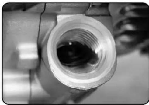 DuroStar DS11000X - Step 1 - Check the Oil - 2