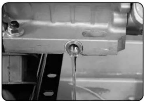 DuroStar DS11000X - Remove drain plug - 1