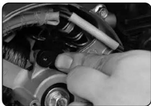 DuroStar DS11000X - Changing / Inspecting the Carbon Brushes (Cont.) - 1