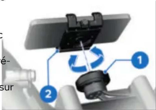 BMW CE 02 (2025) - Poser le support pour smartphone - 1