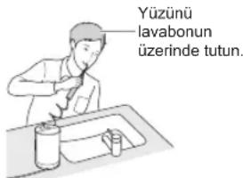 Yüzünü lavabonun üzerinde tutun.