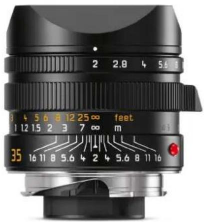 Gros plan d'un objectif d'appareil photo noir L95 avec des marquages de mesure et des boutons de commande (aucun texte ou symbole lisible au-delà des numéros d'objectif)