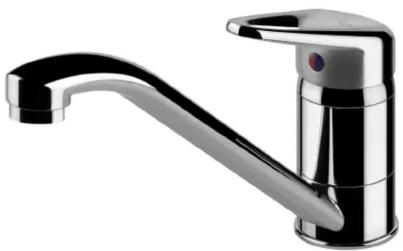 Robinet moderne en acier inoxydable avec poignée incurvée et manette (aucun texte ni symbole visible)