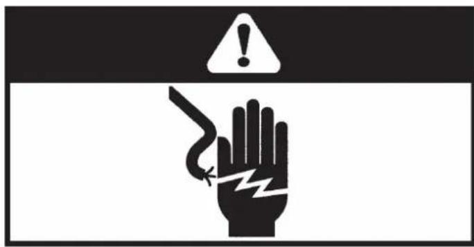Panneau d'avertissement avec une main tenant une prise électrique cassée et un symbole d'avertissement.